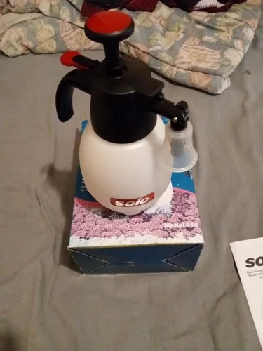 Solo 418 One-Hand Pressure Sprayer image 2
